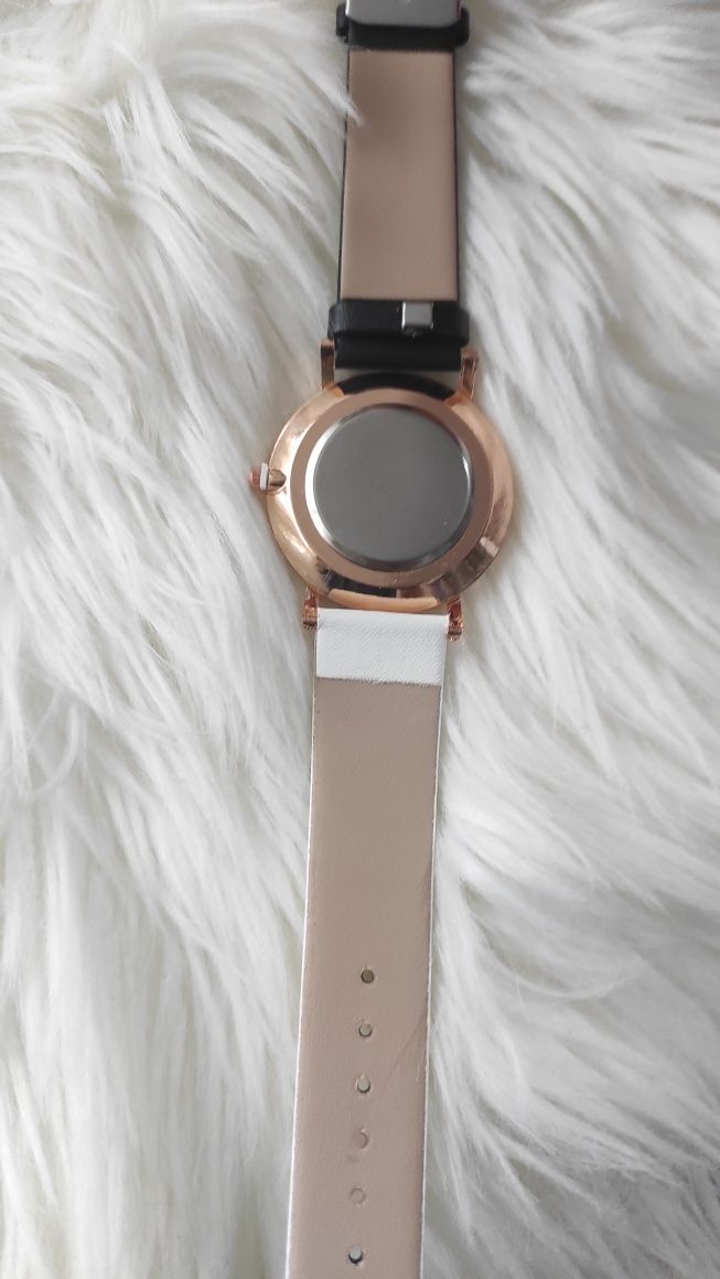 Дамски ръчен часовник с магнитно закопчаване и часовници в два цвята