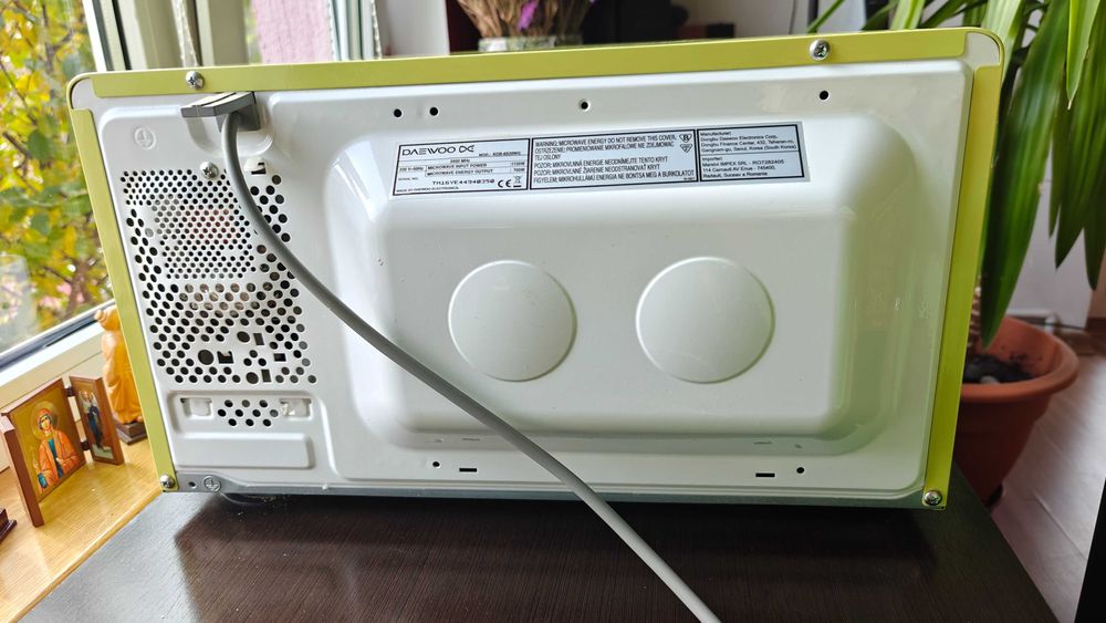 Daewoo Cuptor cu microunde impecabil