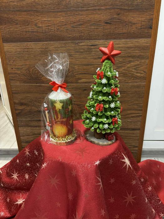 Коледни свещи и елхички