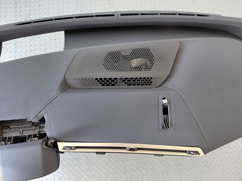 Арматурно Табло за BMW iX I20 с Head Up