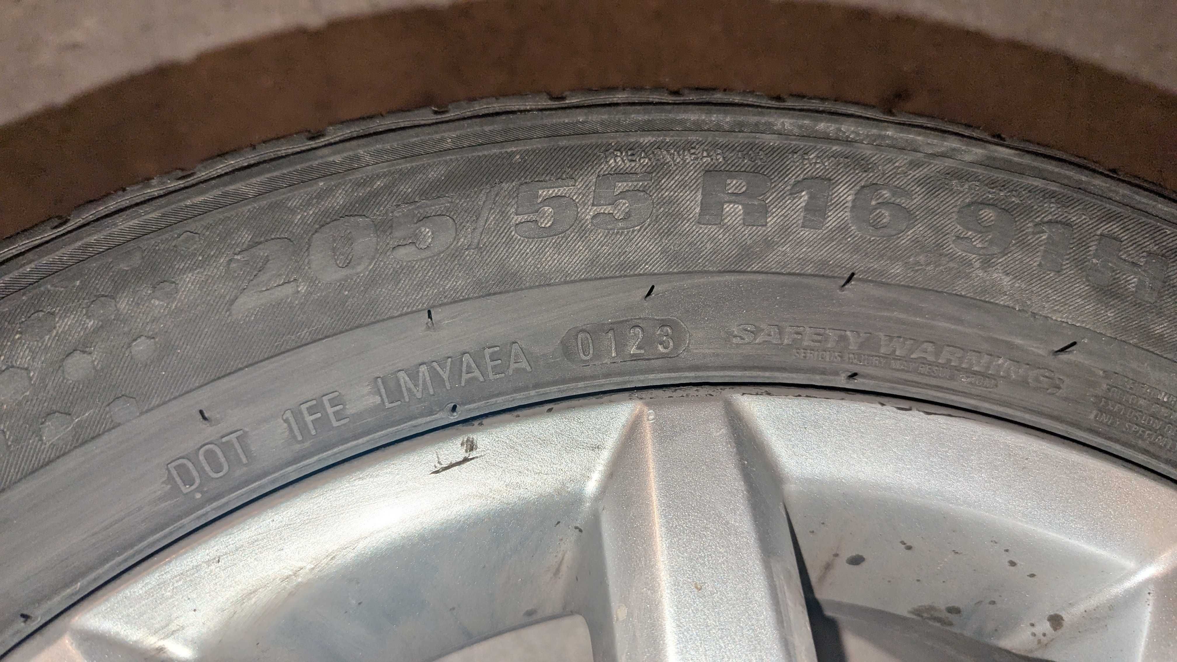 Четири гуми с лети джанти VW Фолксваген 205 55 16 5x112