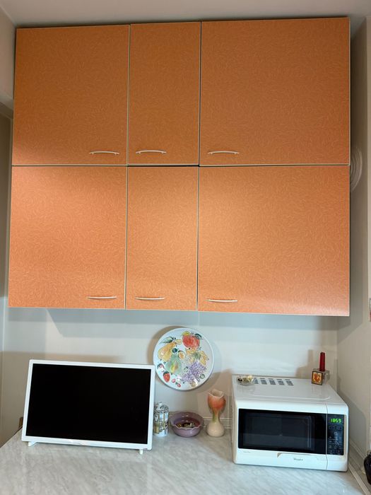 Шкафове и плот за кухня + мивка + печка