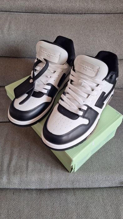 Adidasi Off-White Out Of Office negri