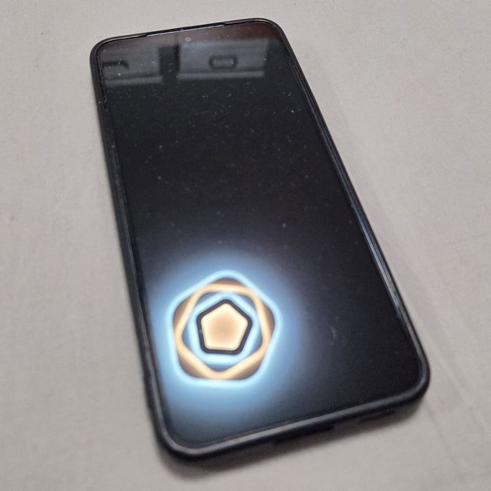 Samsung Galaxy S22 с протектор и 6 калъфа