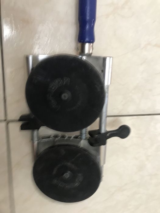 Ventuza pentru apropierea placilor ceramice