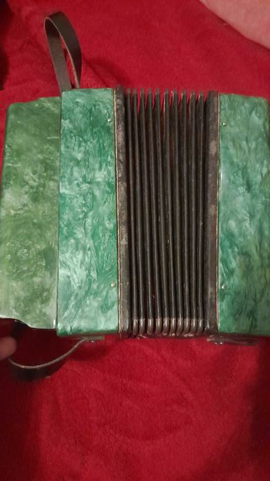 vand mini-acordeon functional din anii 1990