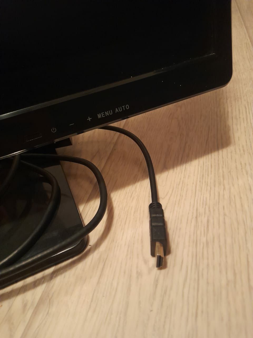 Монитор 23д HDMI