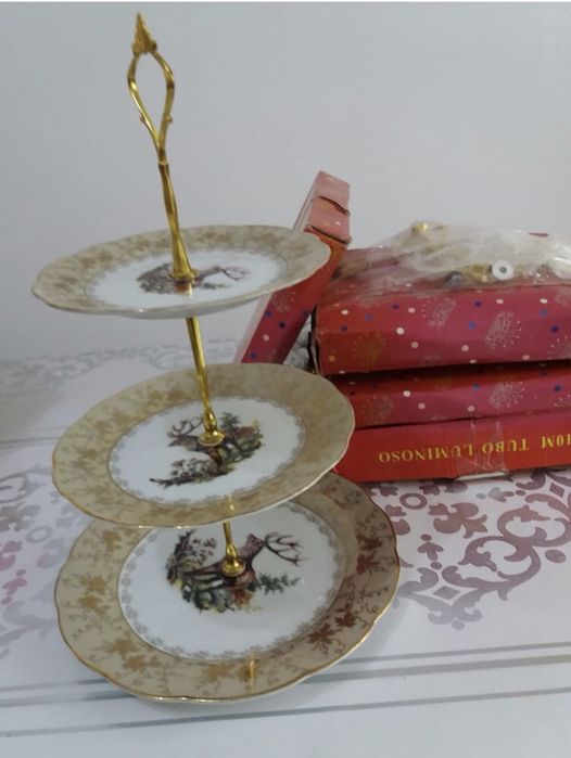 Посуда , трехярусная для сухофрукт