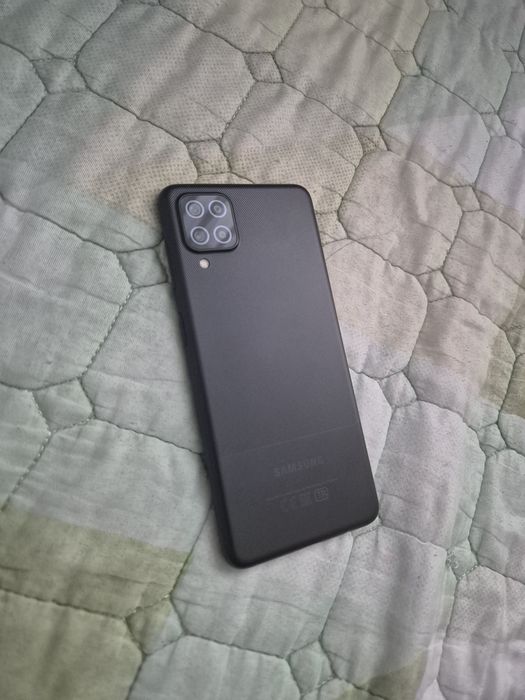Продам телефон самсунг  А12.  64гб.