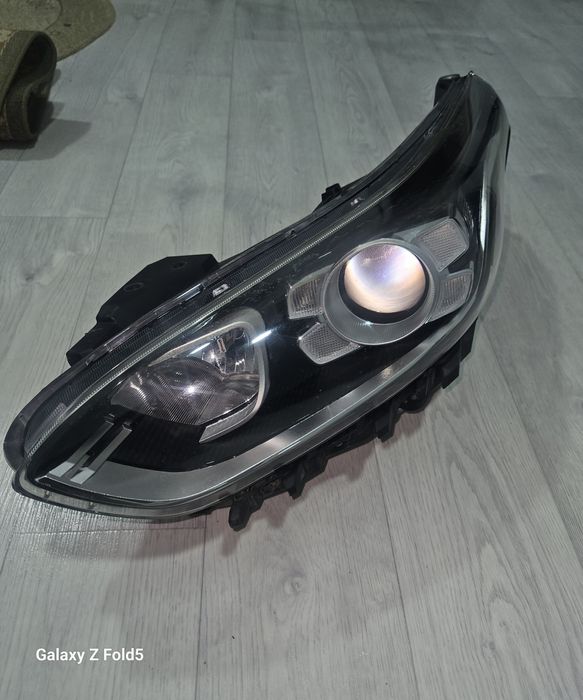 Правая передняя фара Kia Cerato 4 Forte K3