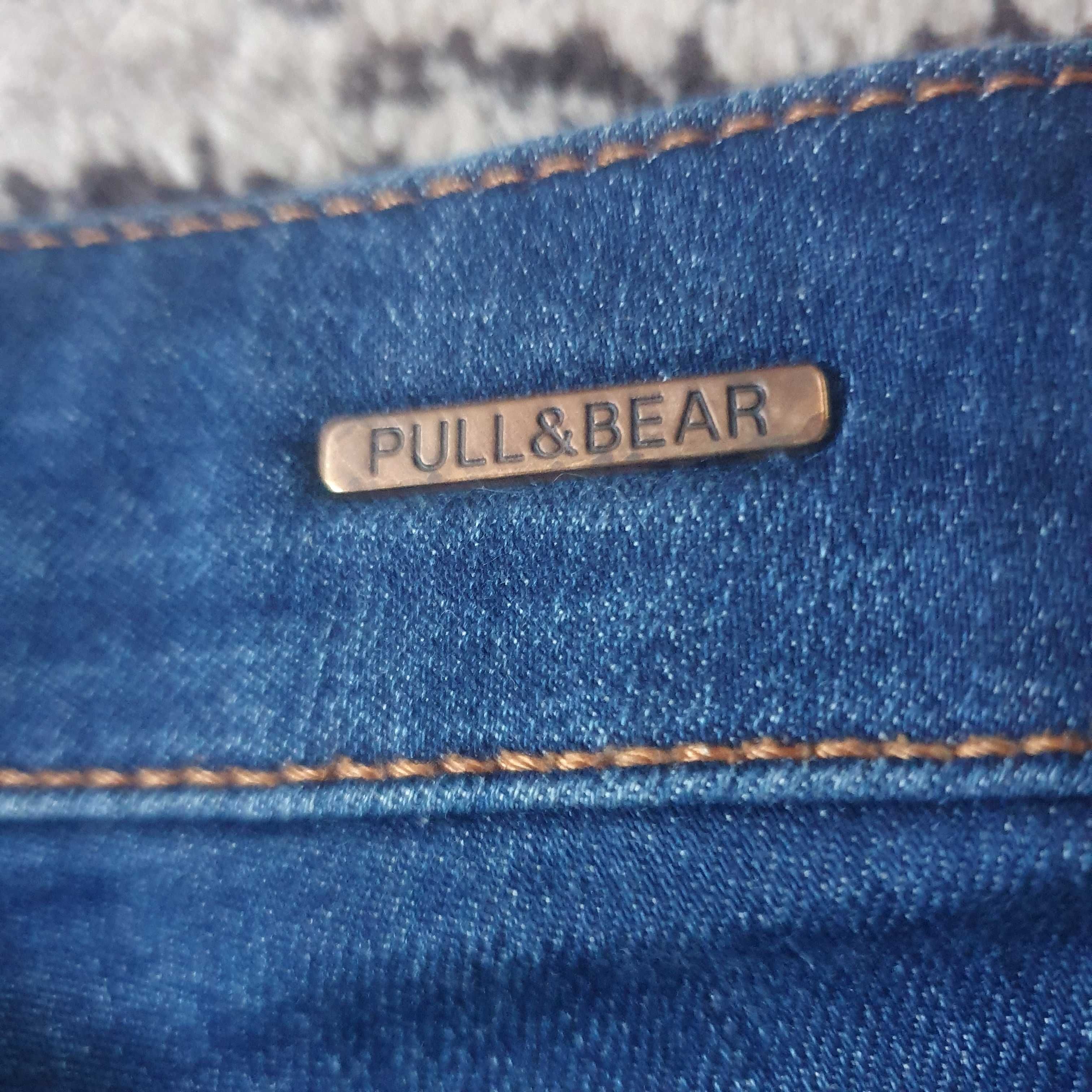 Vand jeans de dama PULL&BEAR  50 de lei