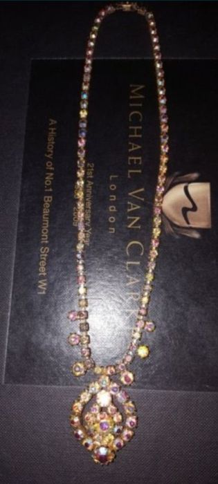 colier cu pietricele