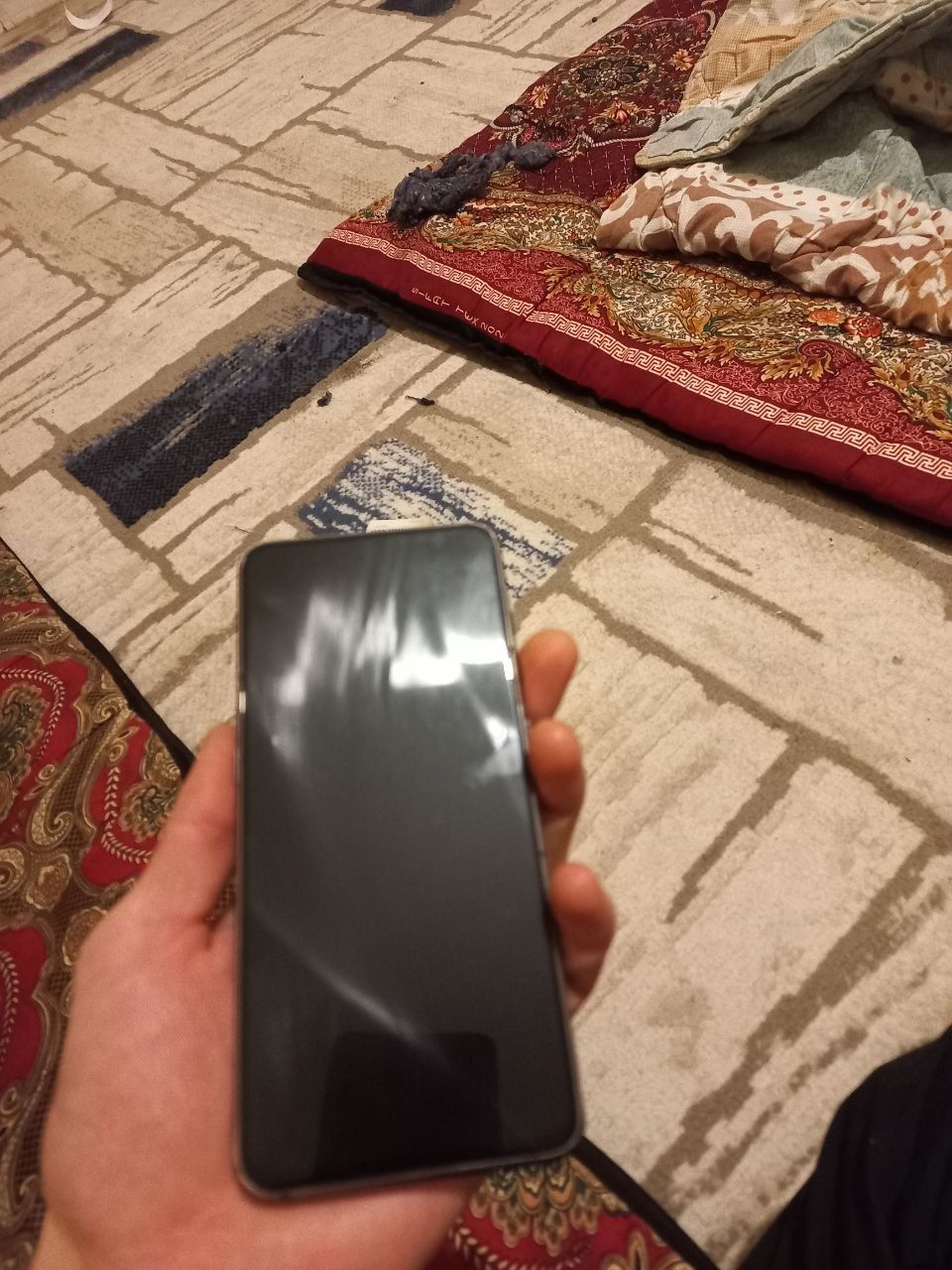 Samsung a80 faqat orqa qirishka singan
