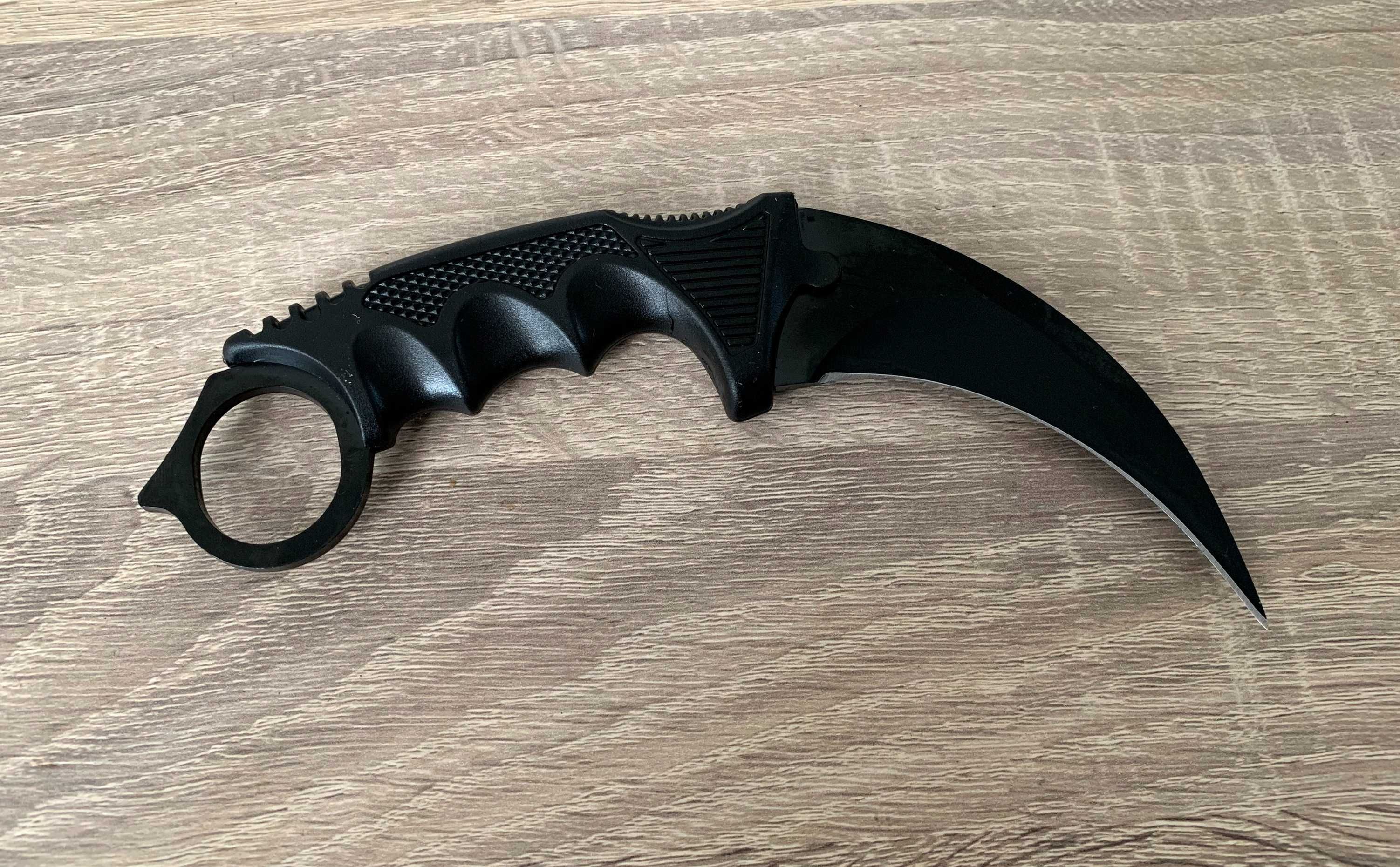 Cutit lama Counter Strike Karambit Negru cu Snur si Teaca  - colectie