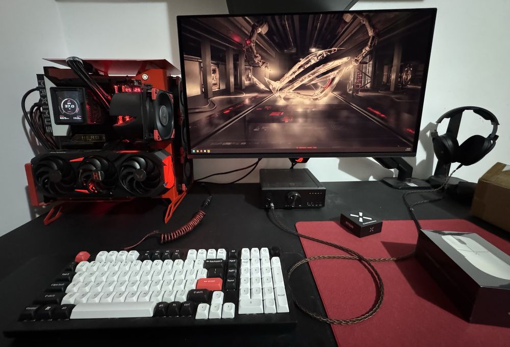 PC Gaming rosu/negru cu specificatii de TOP pentru 1440p si chiar 4K