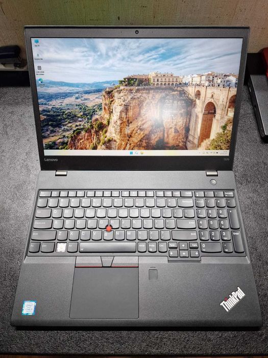 Laptop Lenovo ThinkPad T570 i5 SSD 2 Baterii