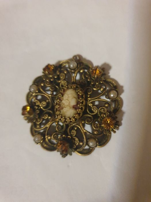 Прекрасна Камея с перли