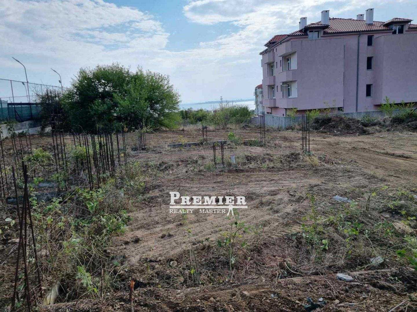 Предлагаме за продажба парцел, подходящ за застрояване в Свети Влас