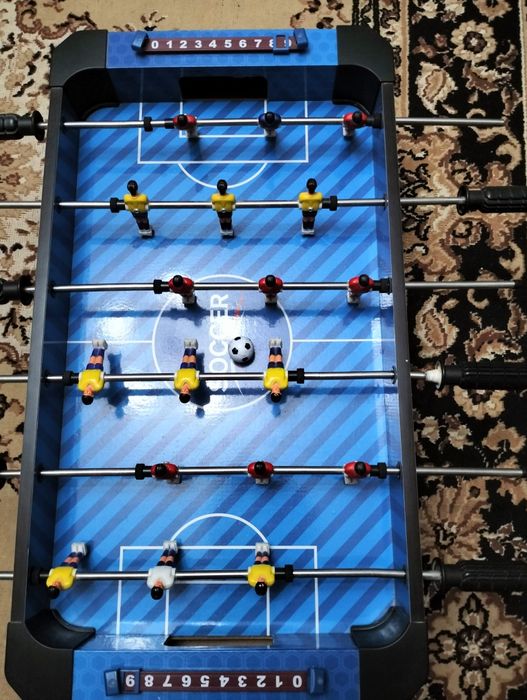 Детская игрушка  "Футболист"