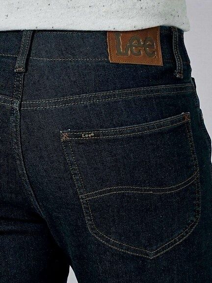 Джинсы Lee extreme motion regular fit.