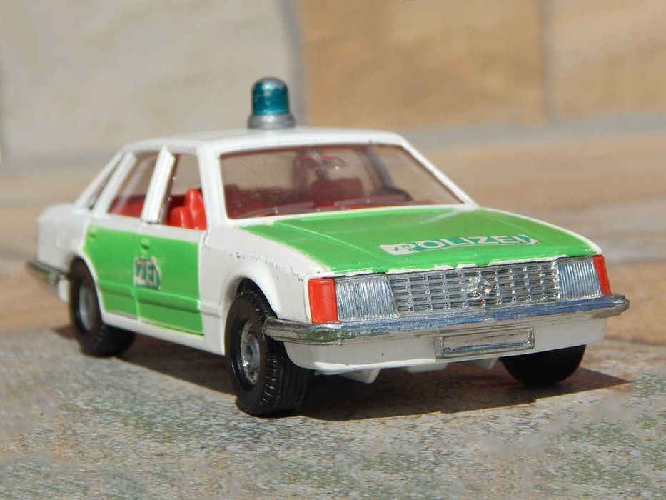 Macheta masina politie Opel Senator A Corgi fab Marea Britanie sc 1:36