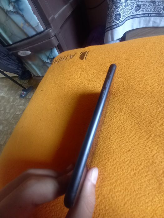 Продавам iphone 11