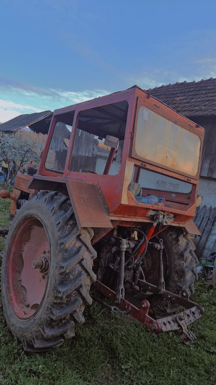 Vând tractor u 650