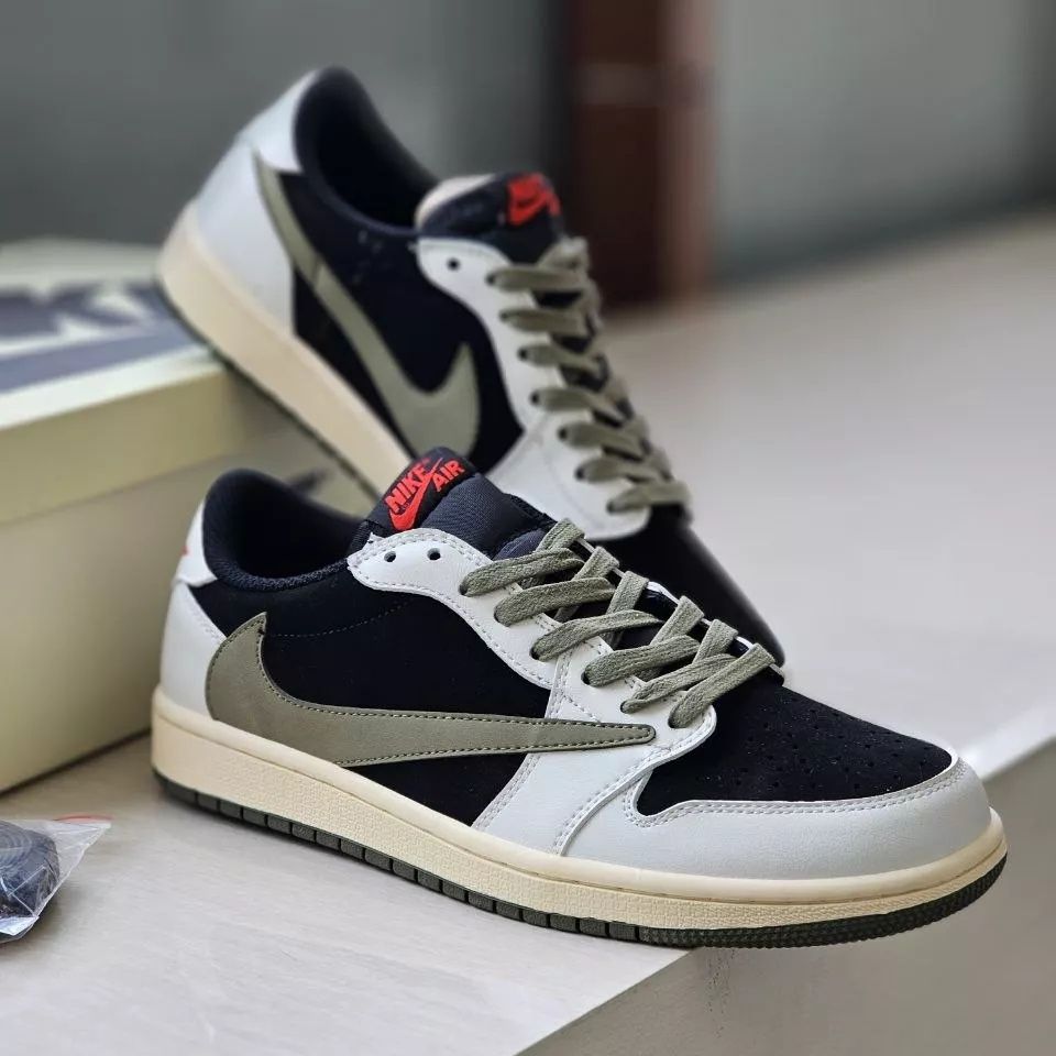 Кроссовки Air Jordan 1 Low OG из коллаборации с Travis Scott