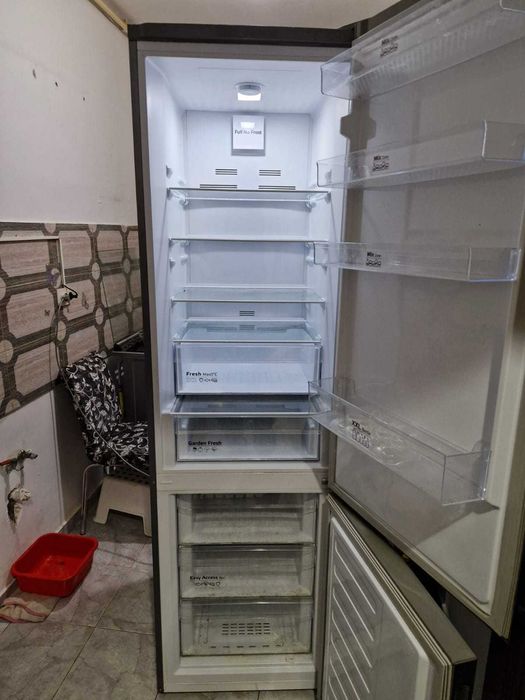 De vânzare frigider cu probleme. Îngheață greu