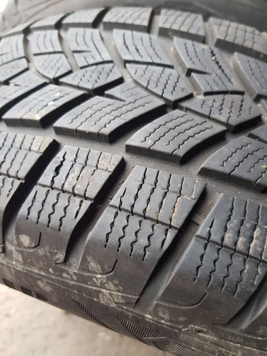 Гуми зимни 17цола-215/65-1бр.-70лв"GOOD YEAR".