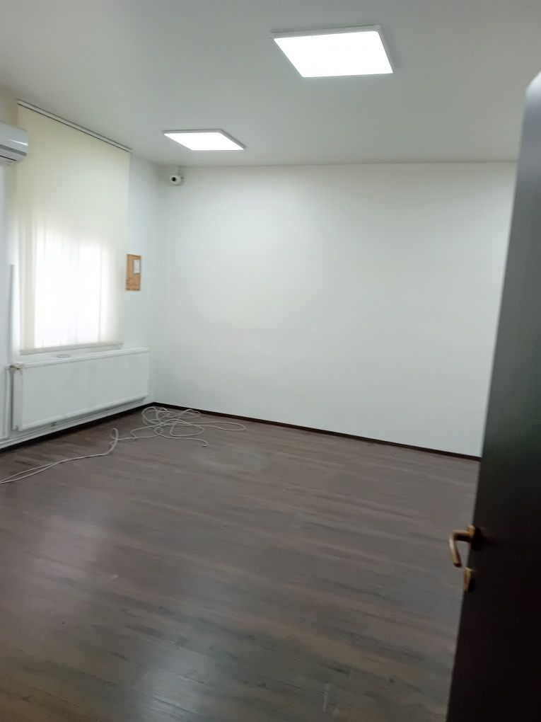 Închiriez spațiu depozitare -producție structură de beton parter înalt