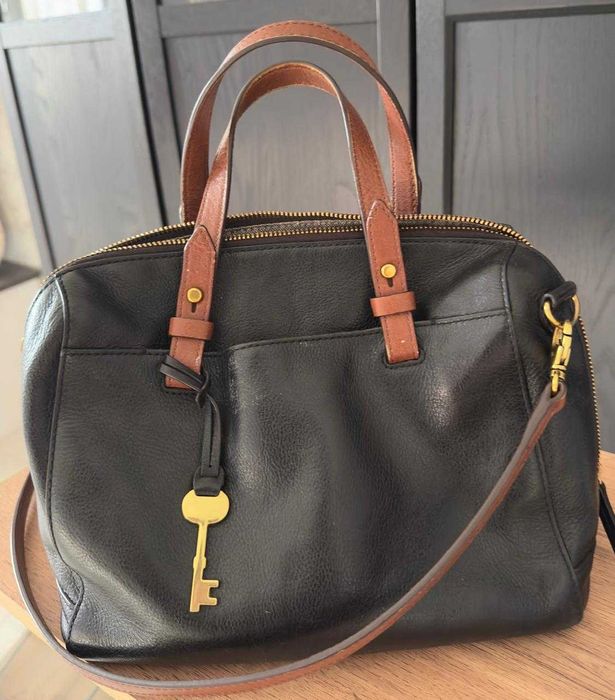 Продам сумку кожаную Fossil