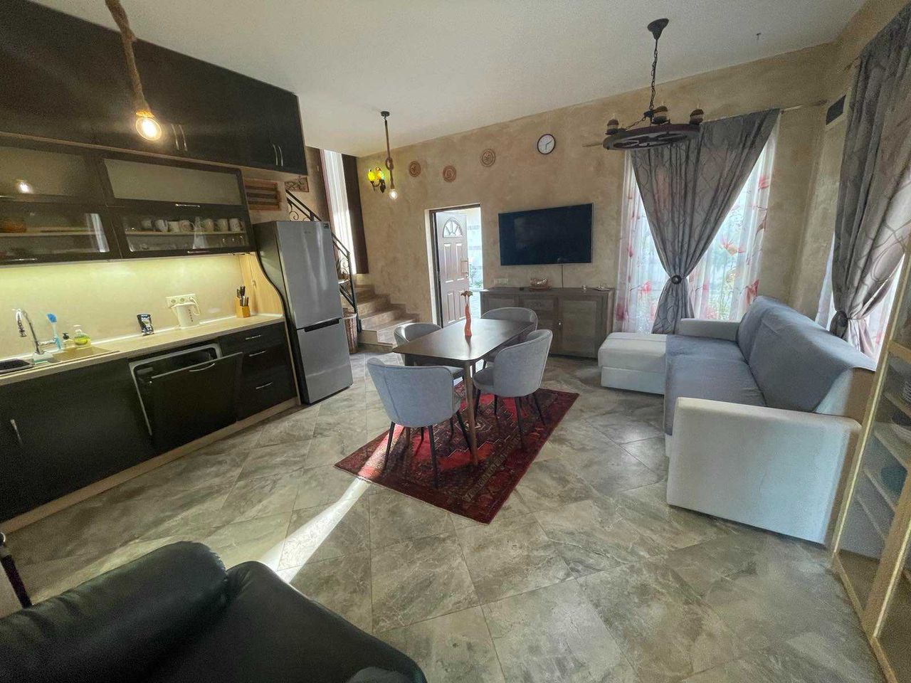 Дава се под наем Къща в Бургас, Сарафово - 250 кв.м за 1100 € - Снимка #12