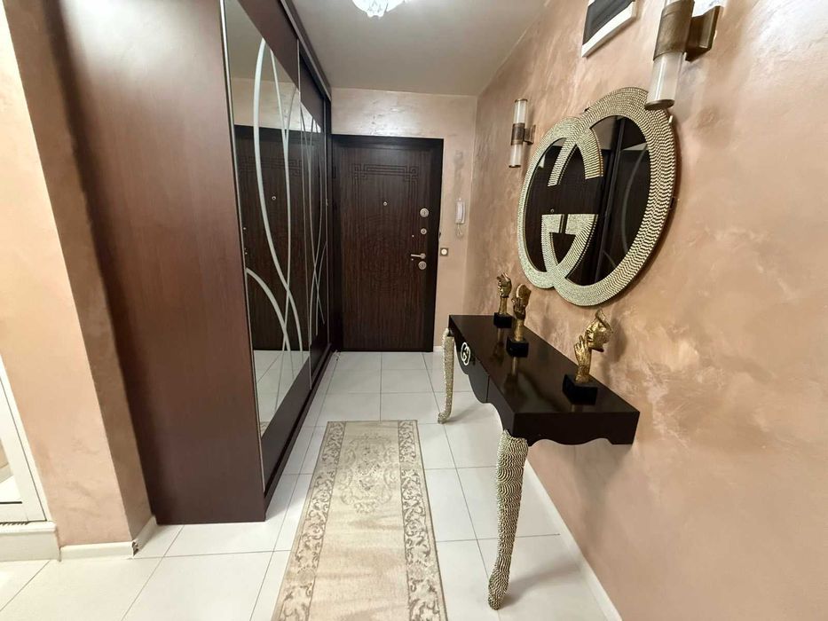 Продава се Двустаен апартамент в Шумен, Боян Българанов 1 - 68 кв.м за 1913 €/кв.м - Снимка #8