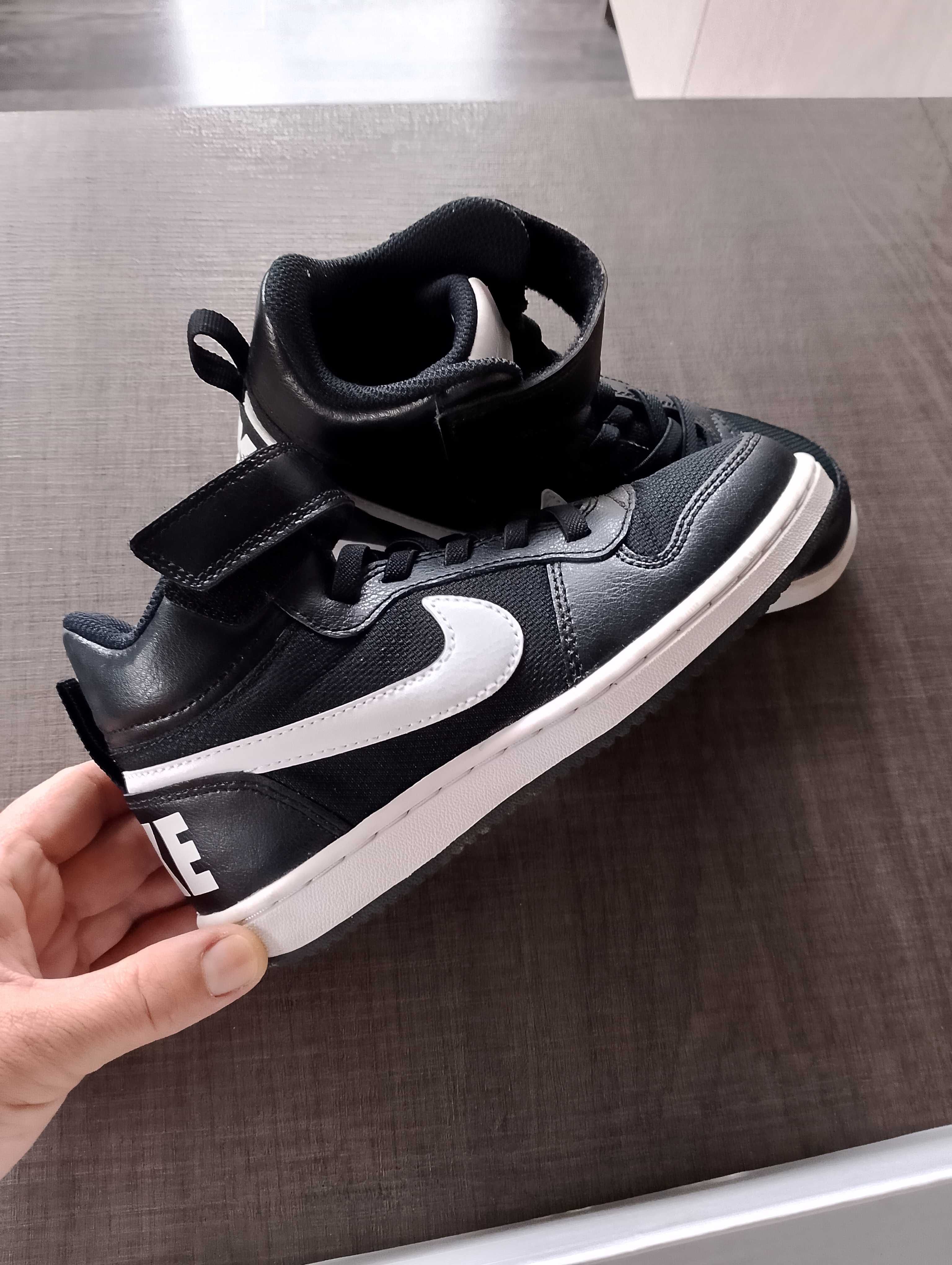 Спортни обувки NIKE