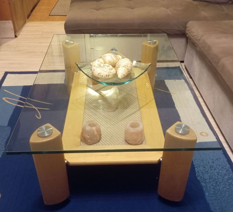 Масивна  маса от стъкло не мога