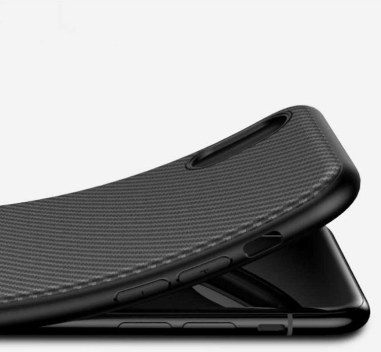 Husa pentru Samsung Galaxy A20, GloMax Perfect Fit insertii de carbon