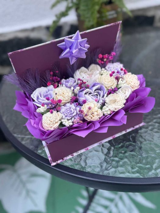 Подаръчна кутия с ароматни сапунени цветя