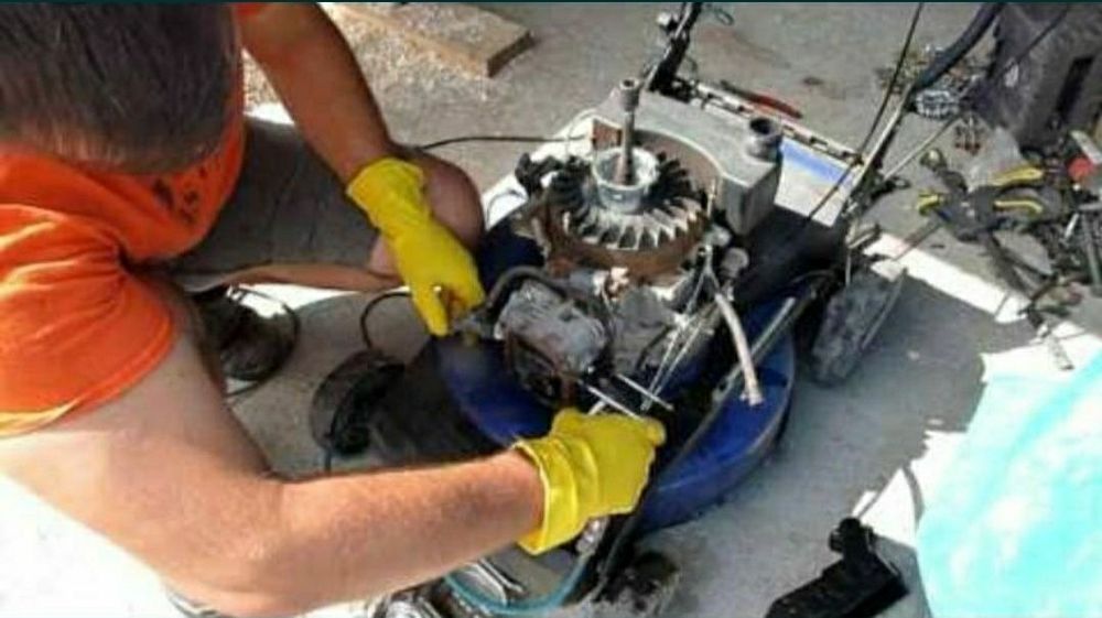 Reparații drujbe motocoase generatoare curent și mașini tun gazon