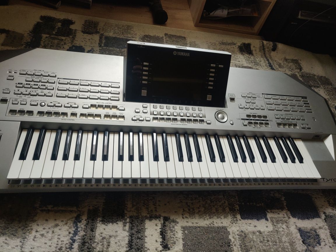 De vânzare Yamaha Tyros 2