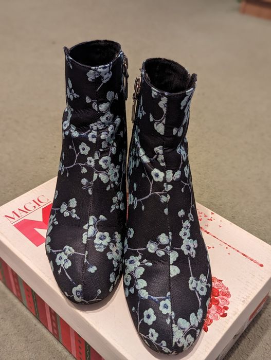 Botine Bershka model floral