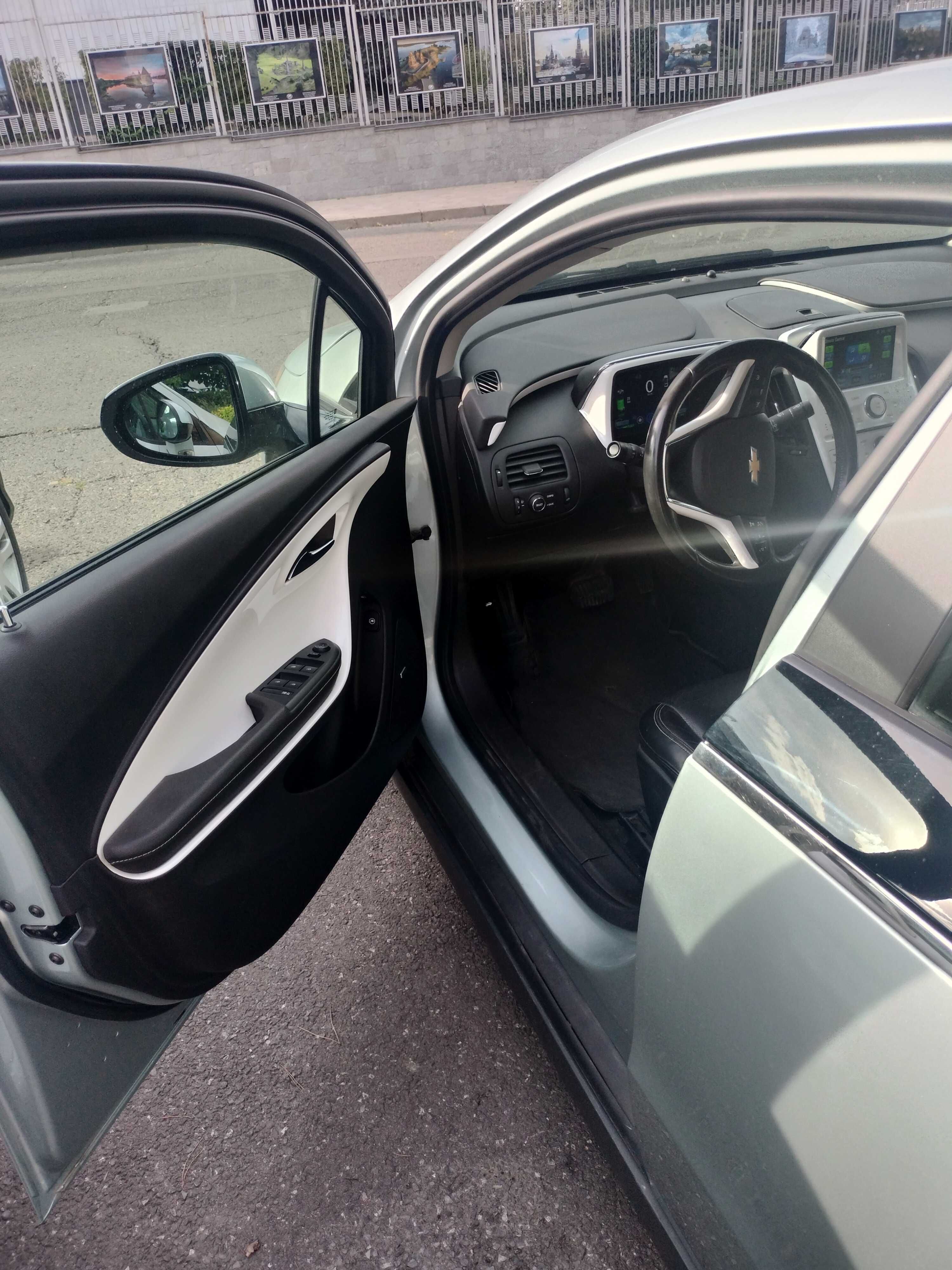 CHEVROLET VOLT електромобил