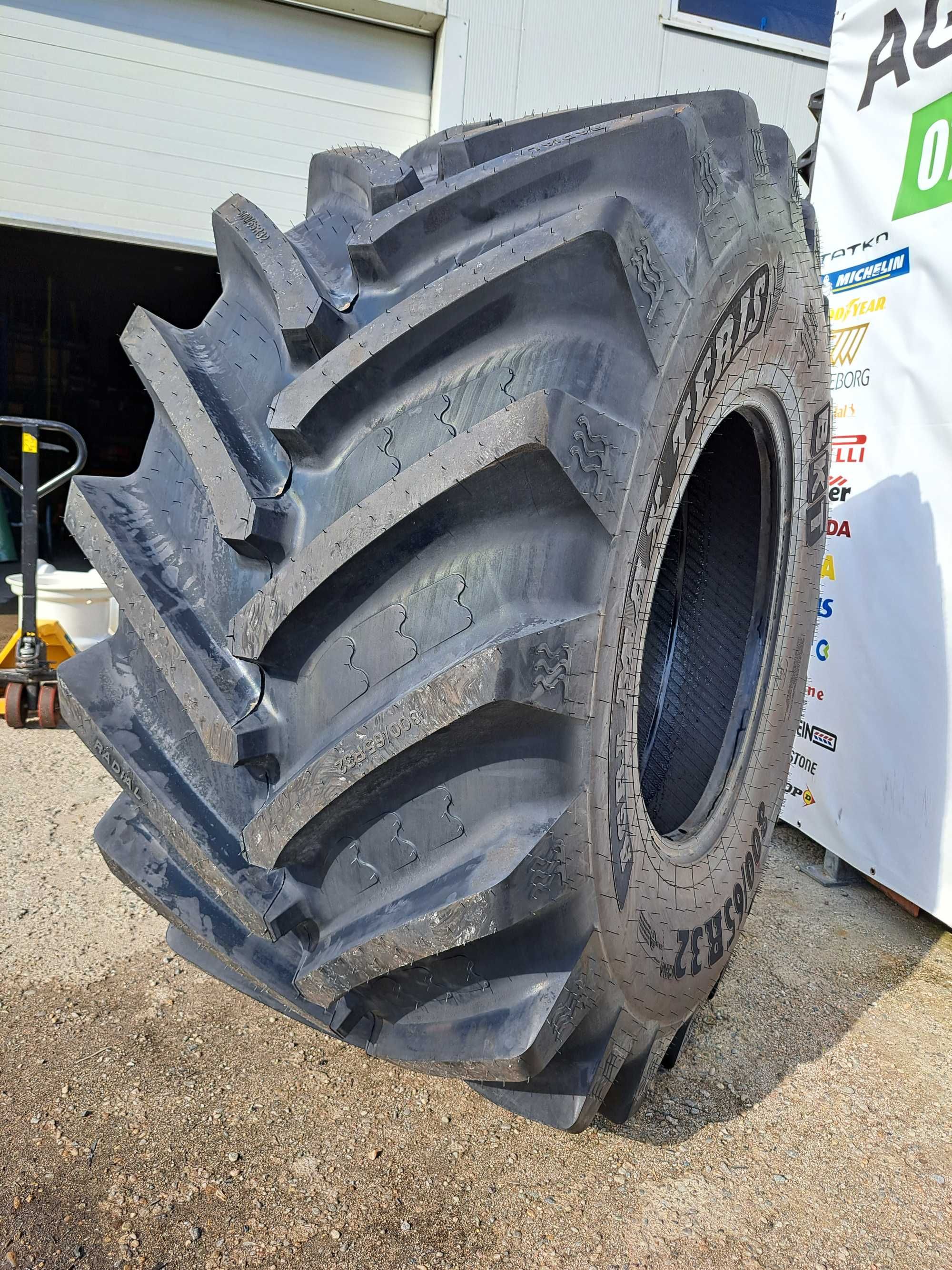 Anvelope noi 800/65R32 BKT AGRIMAX cauciucuri COMBINA FENDT