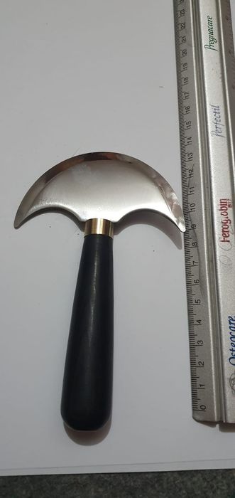 Cutit taiat piele semiluna