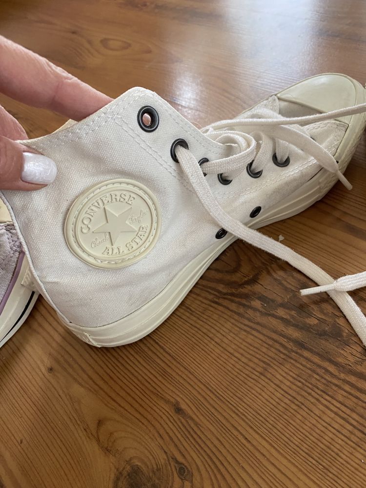 2чифта кецове на марката Converse