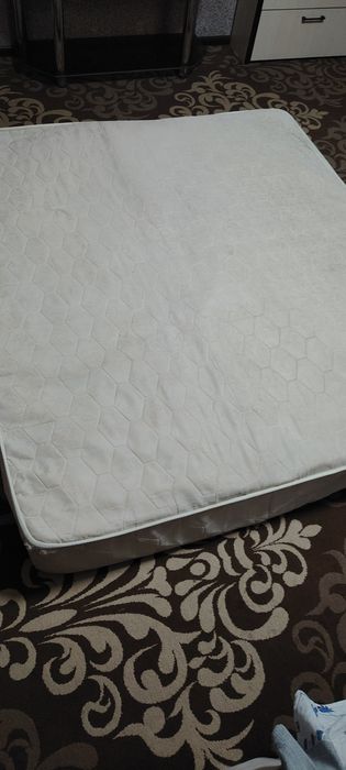 Матрас сотилади 2 метрга 180 см катта размер холати яхши
