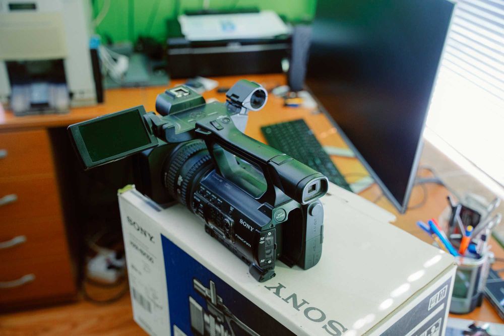 видеокамера Sony  NX 100