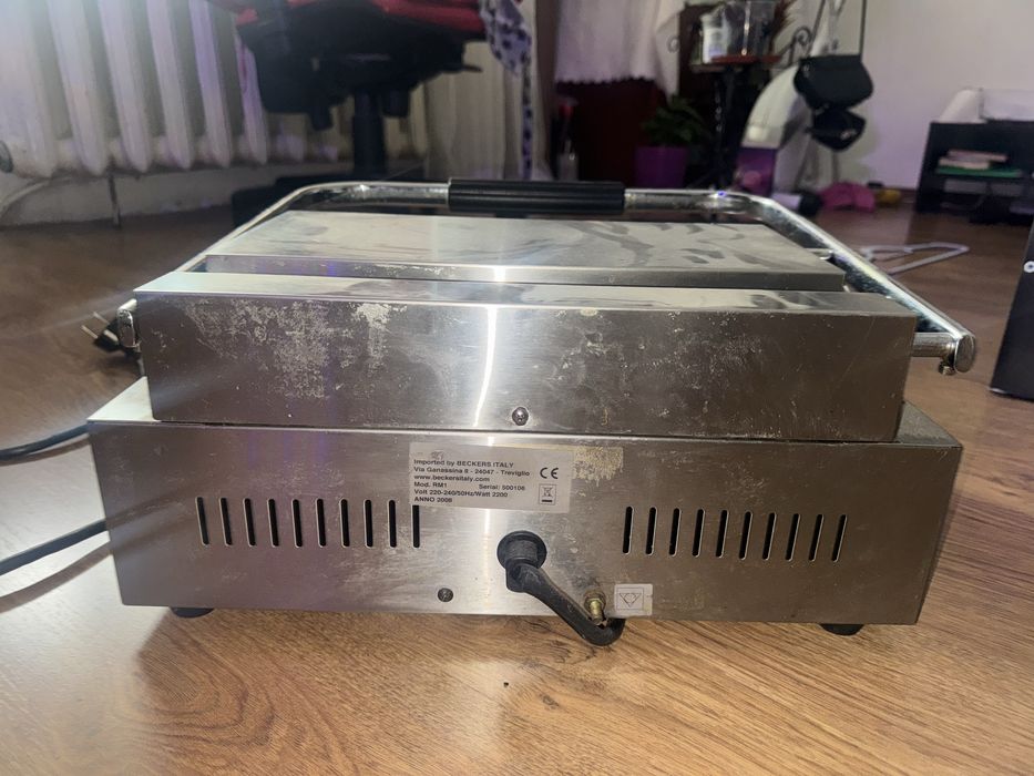 Vand grill contact 2200 w , functioneaza perfect !