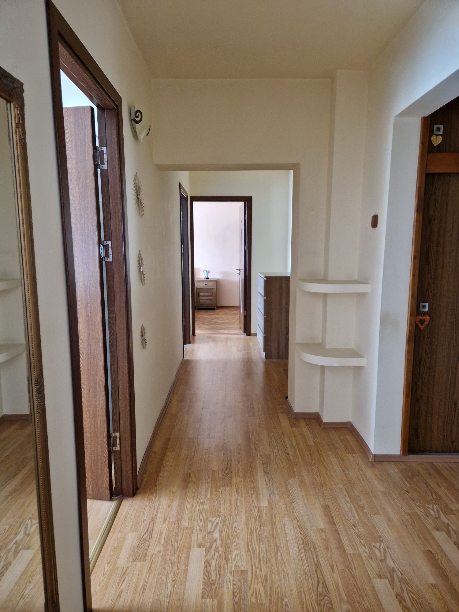 Apartament 3 camere partial mobilat, zona Garii