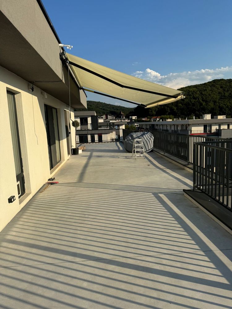 Vand pergola retractabila electric cu senzor vant